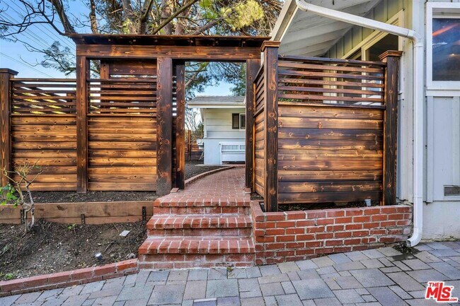 Building Photo - 2569 Laurel Pass Ave