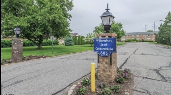 Entrance - 605 Grove