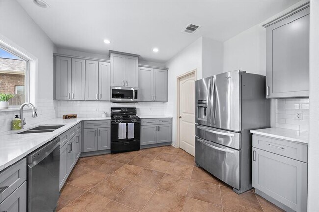 Foto del edificio - 8230 Nagy Hill St