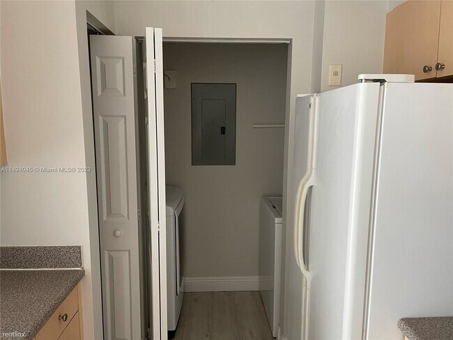 Foto del edificio - 3 br, 2 bath House - 7950 N Nob Hill Rd Ap...