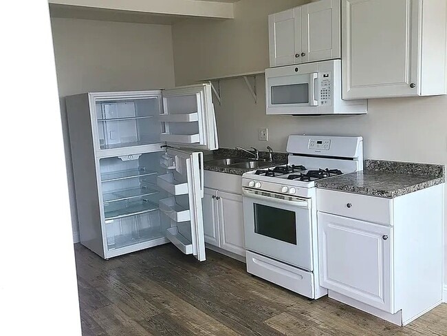 Building Photo - 1256 1/2 Rolland Curtis Pl