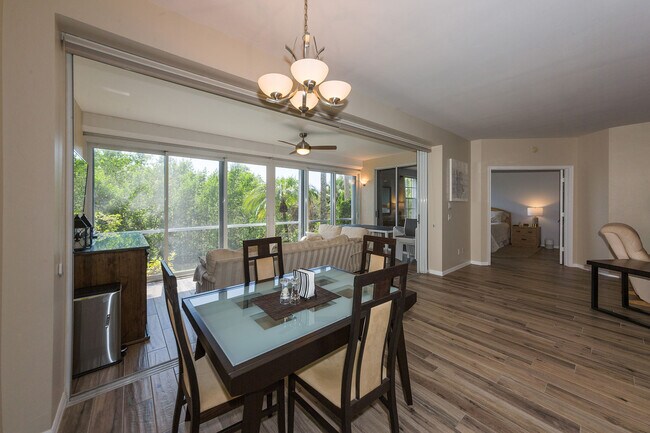 Foto del edificio - 4471 Riverwatch Dr