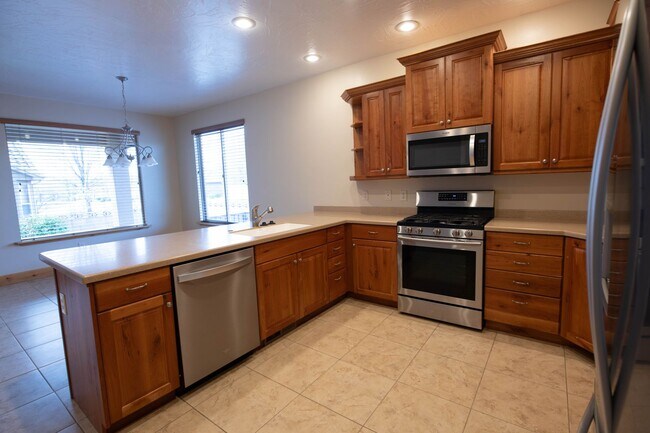 Foto del edificio - Beautiful home in Santa Clara!  Pet Friendly.