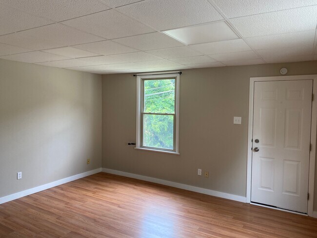 Building Photo - 143 Caldwell Ave