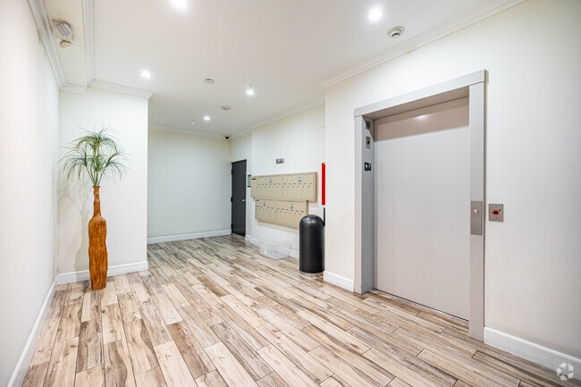 Lobby - 7118 Amigo Casa