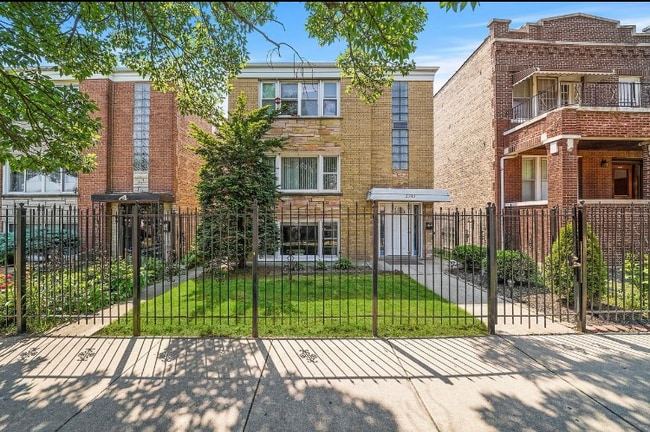 Building Photo - 2242 N Lavergne Ave