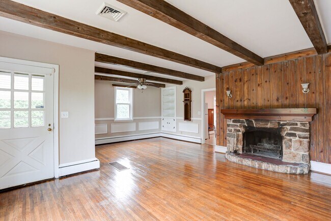 Foto del edificio - 3 Bed 1.5 bath in Camp Hill