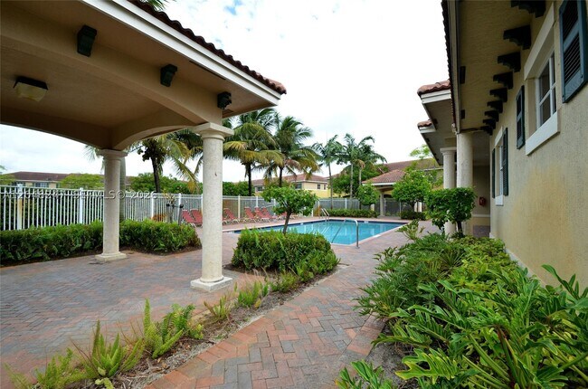 Foto del edificio - 6059 SW 19th St