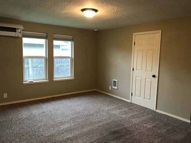 Building Photo - THREE BEDROOM PLUS OFFICE/BEDROOM IN WEST ...