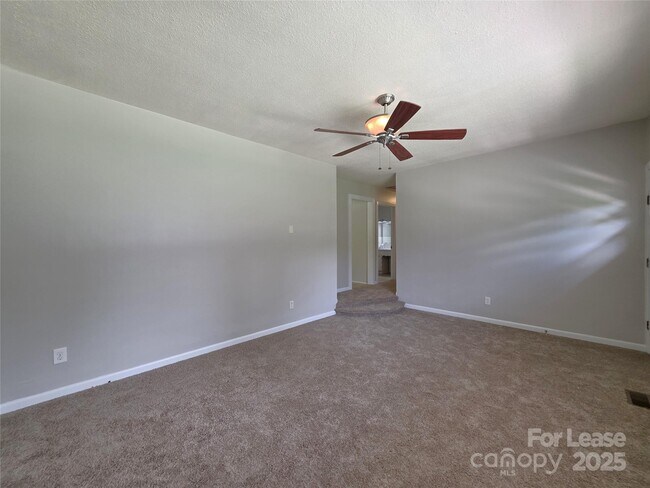 Foto del edificio - 402 E 18th St