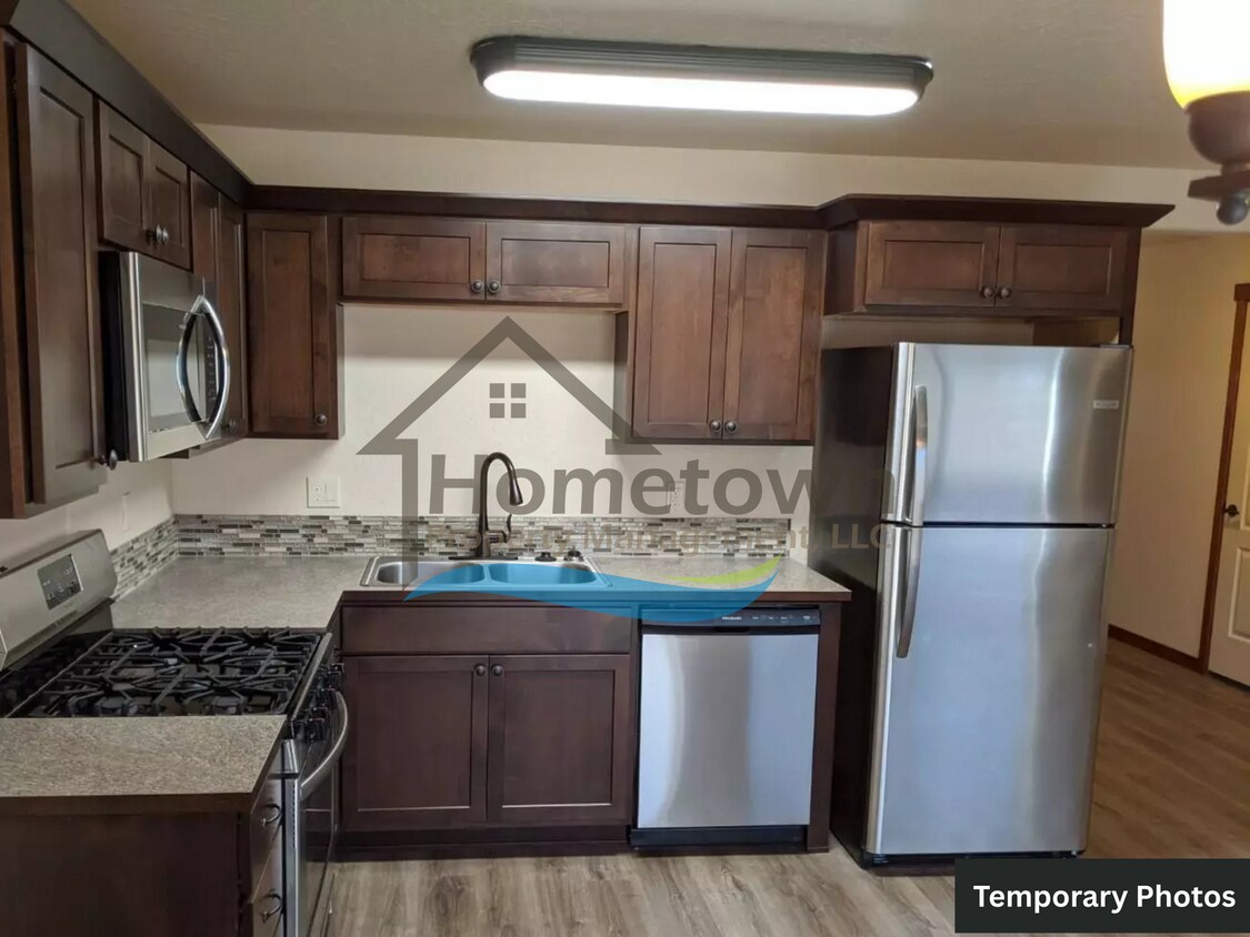 Building Photo - Spacious 3 Bed 2 Bath Duplex in Milltown N...