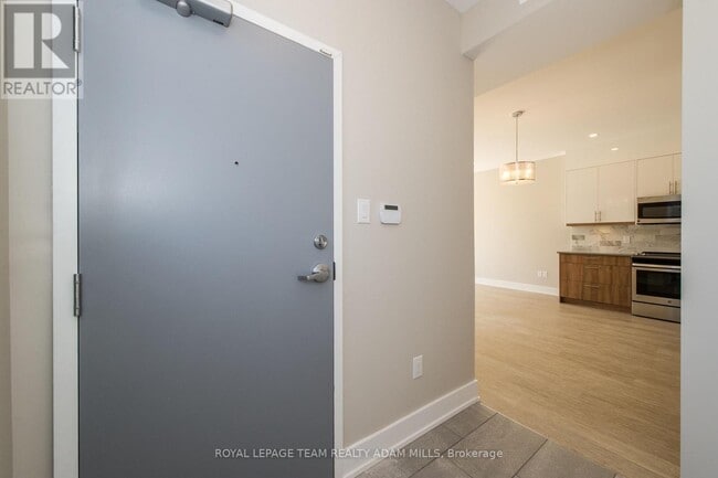 Building Photo - 423 Ravenhill Ave
