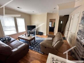Building Photo - 25 Lothrop St