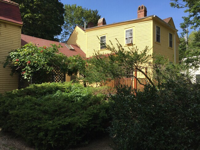 Building Photo - 28 Blossom St