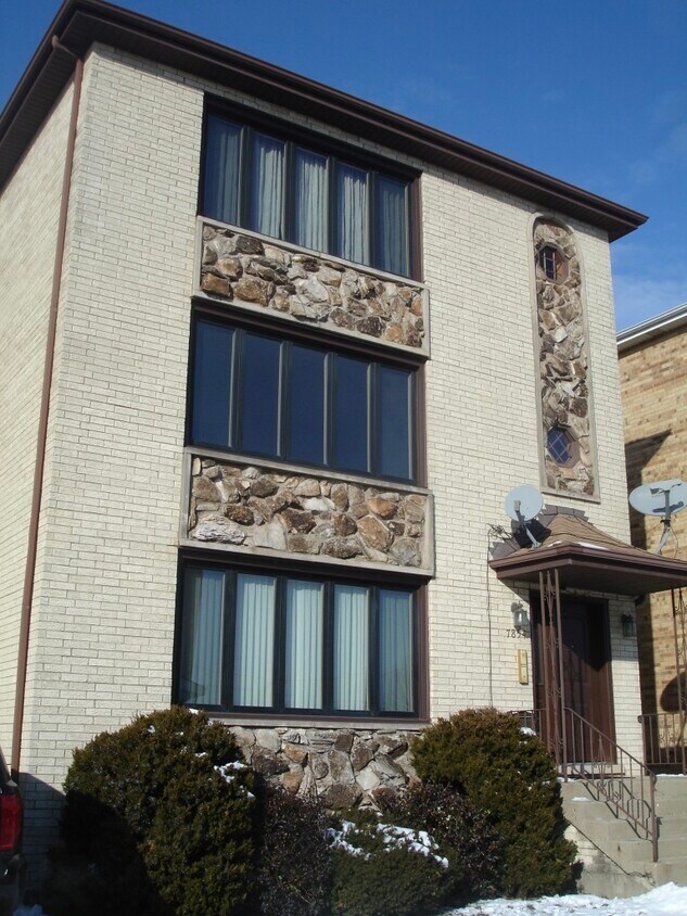7854 W Cahill Terrace Unit 3, Chicago, IL 60634 Room for Rent in Chicago, IL