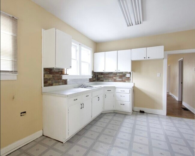 Building Photo - 1809 Ogden Ave