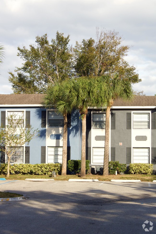 Building Photo - 2501 N Alafaya Trail