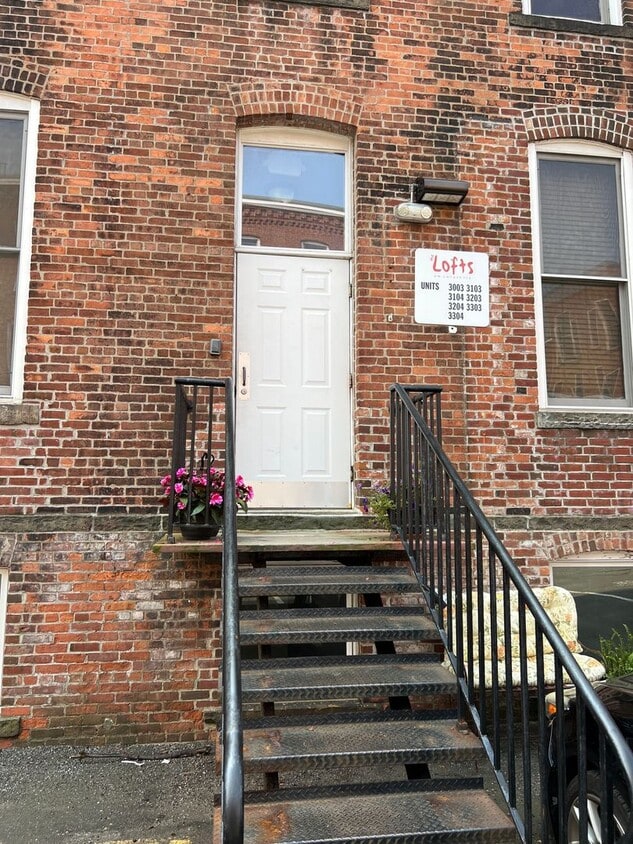 Primary Photo - 325 Lafayette St