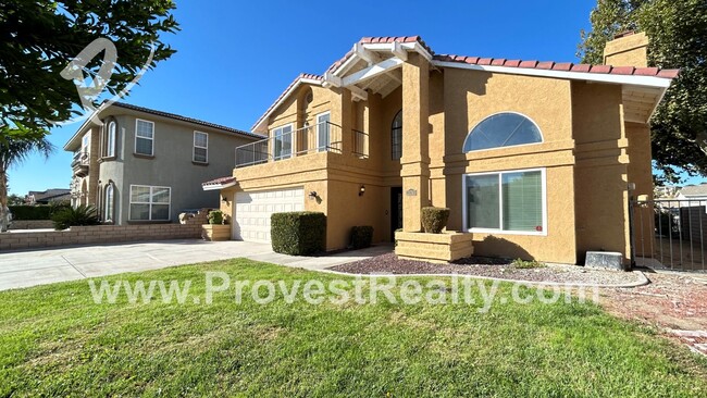 Foto del edificio - 4 Bed 3 Bath Spring Valley Lake Home On Th...