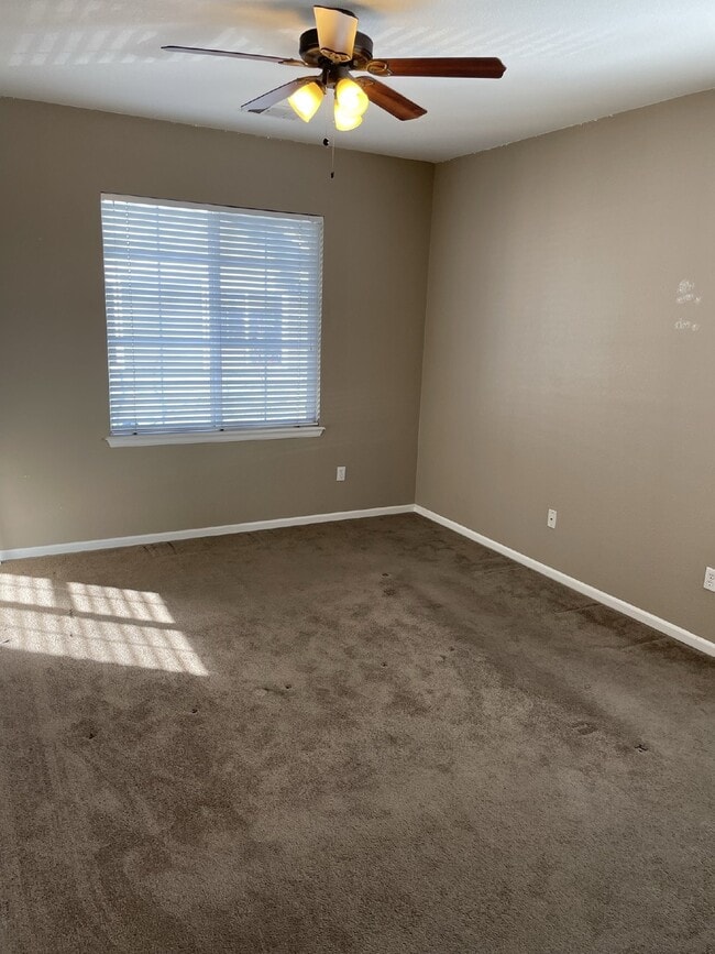 Foto del edificio - "Spacious 3-Bedroom Condo Retreat with Cozy Fireplace in Denver's Desirable Locale!"