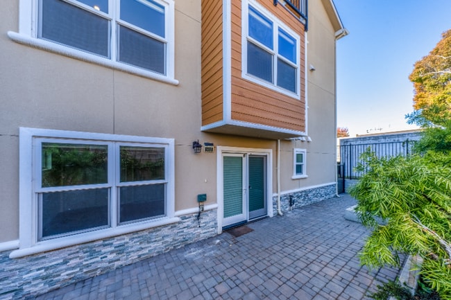 Photo - 938 Kearney St Townhome