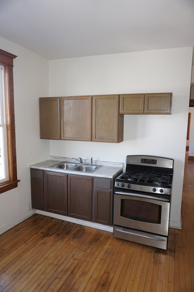 Building Photo - 5026 S Western Ave