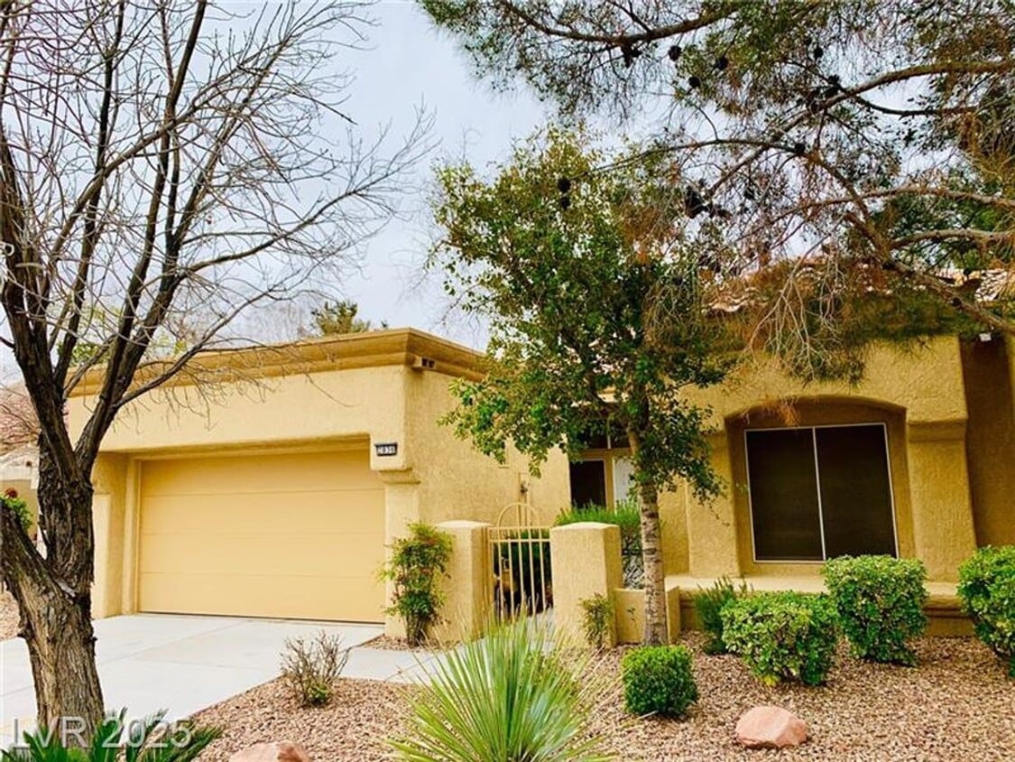 Primary Photo - Clean and comfortable townhome in Sun City...