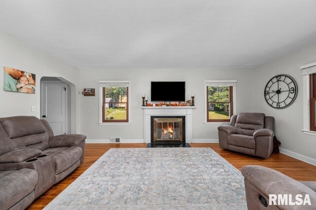 Building Photo - 2133 Warren St