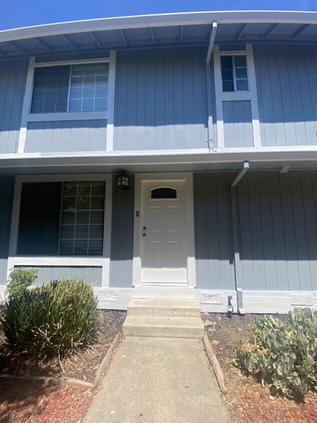 Primary Photo - Great Shape Livermore Townhouse near Downtown