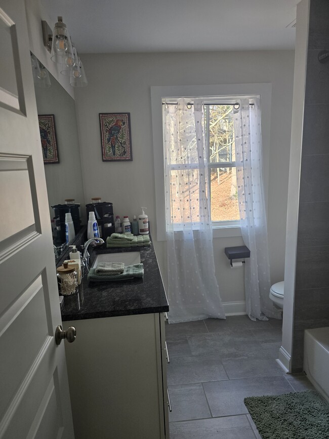 Building Photo - 5209 Skyline Dr