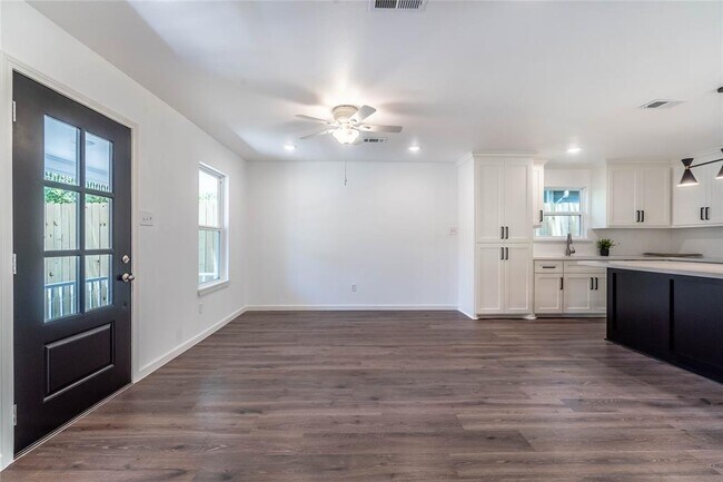 Foto del edificio - 1310 Blair St