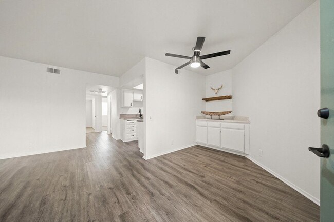 Foto del edificio - 730 Pine Ave.