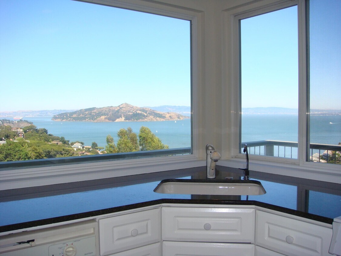 Primary Photo - 440 Sausalito Blvd
