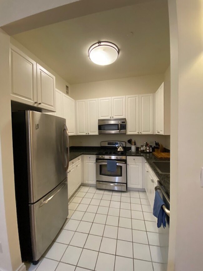 Foto del edificio - 1 Scarsdale Rd