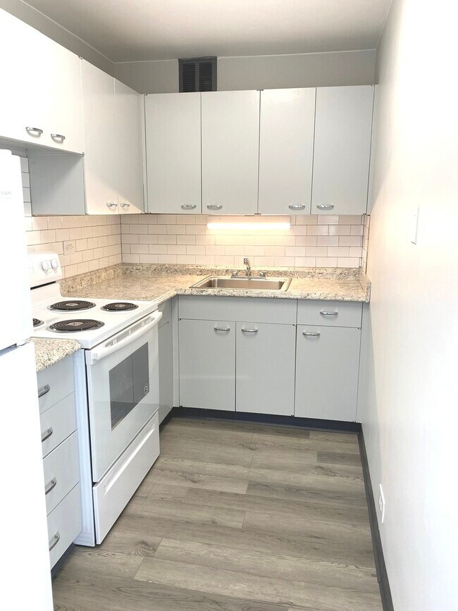 Foto del edificio - 2626 N Lakeview Ave