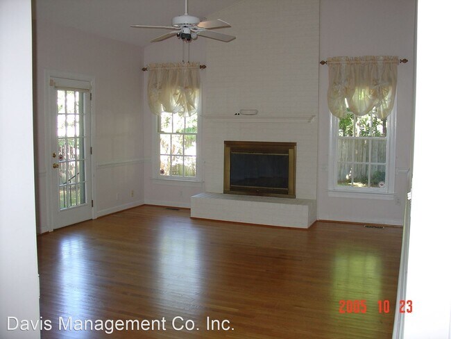 Foto del edificio - 5 br, 2.5 bath House - 402 Birkdale Court