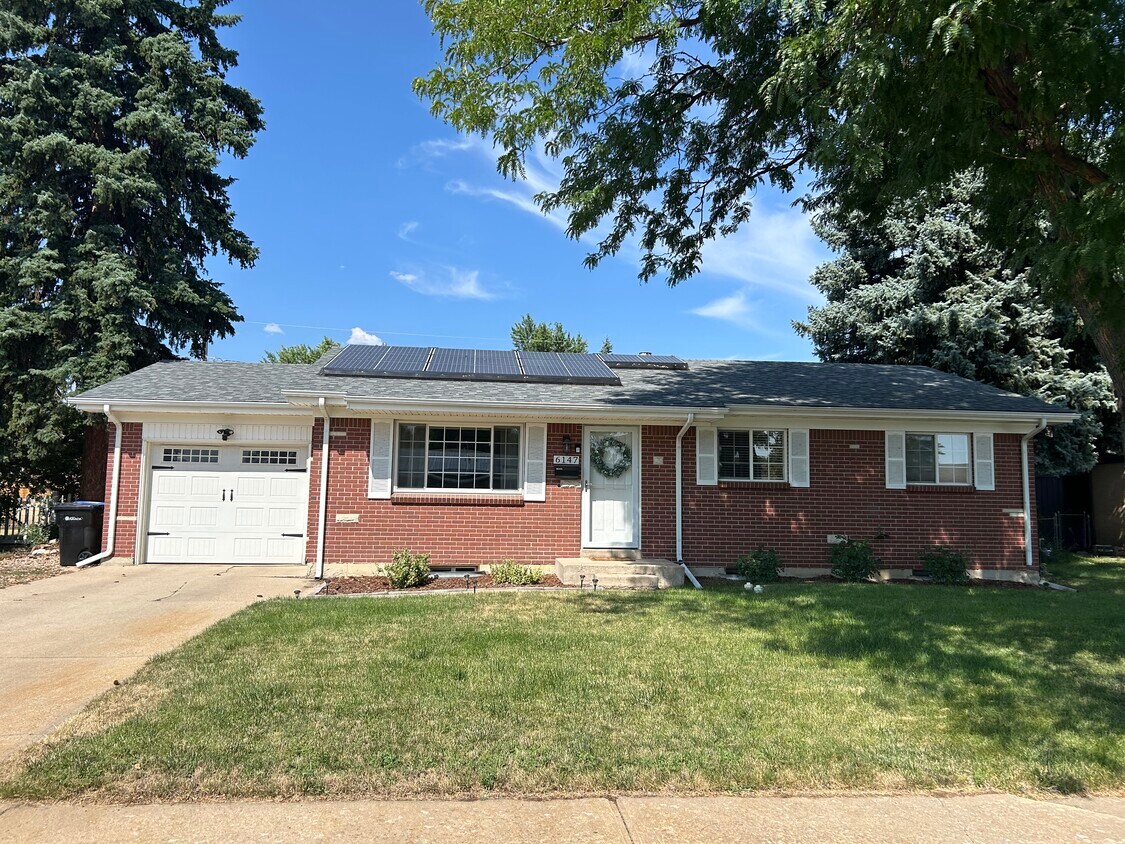Foto principal - 6147 Moore St