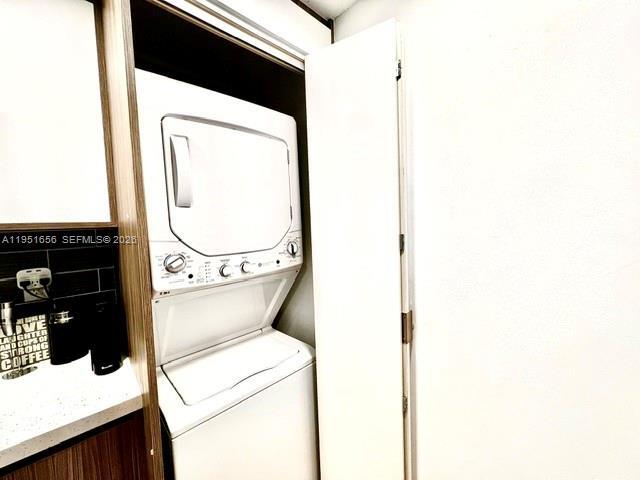 Foto del edificio - 600 NE 36th St