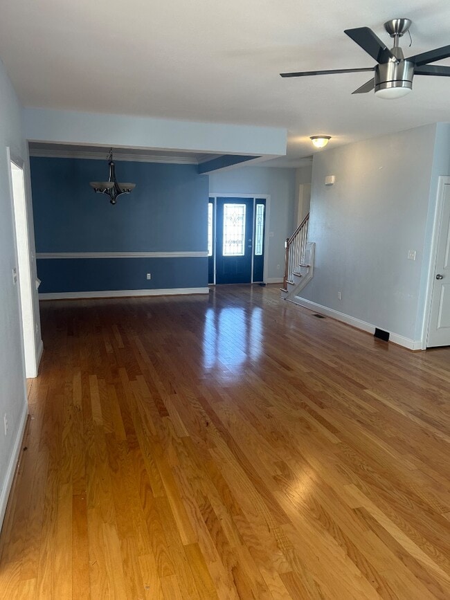 Building Photo - 1115 Helmsdale Dr