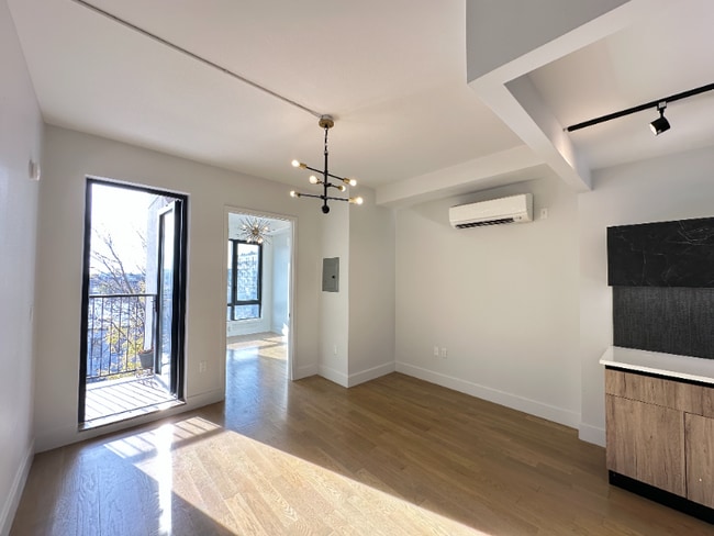 Foto del edificio - 885 Rogers Ave