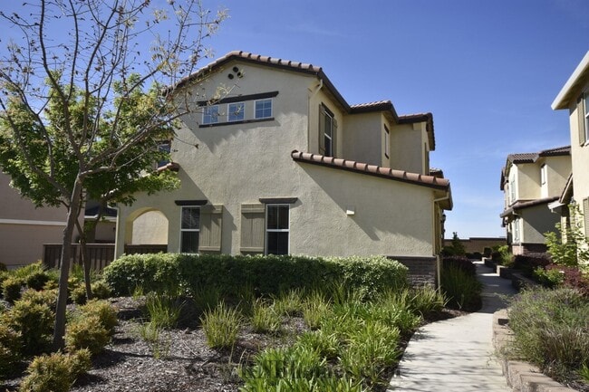 Building Photo - 10833 Portico Cir