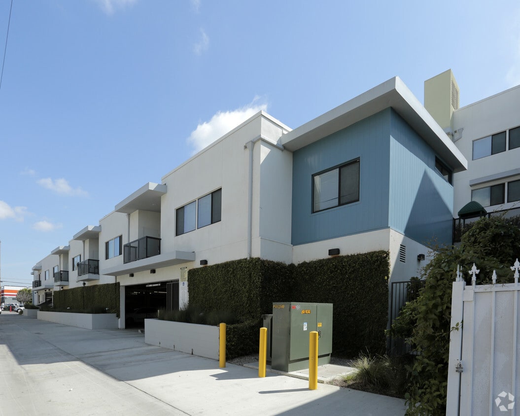 Building Photo - Long Beach and Burnett