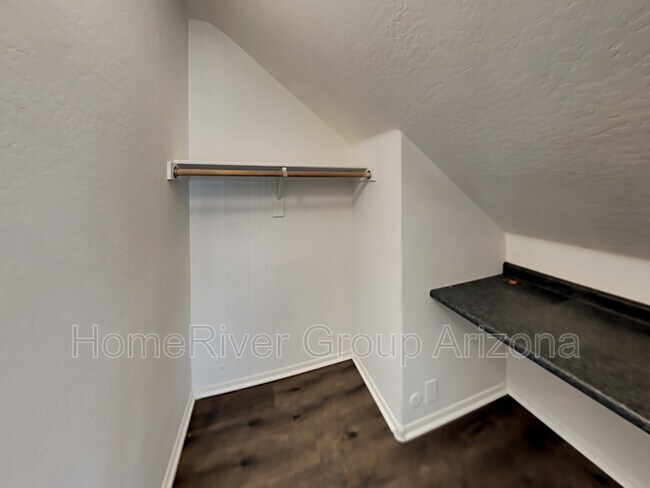 Foto del edificio - 12422 W Valentine Ave