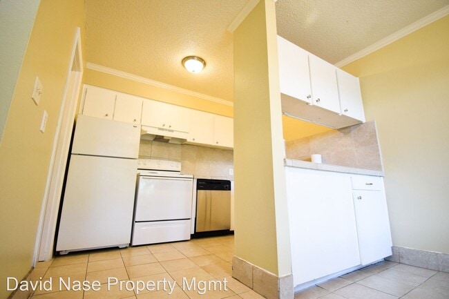 Building Photo - 3560 SW Vista Dr