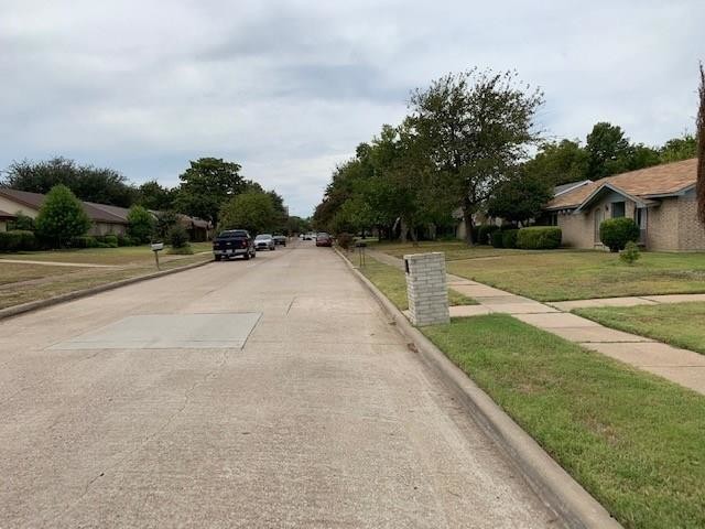 Building Photo - 2301 Briarwood Dr