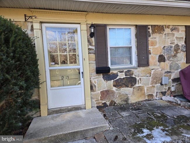 Building Photo - 207 Walnut Hill Rd