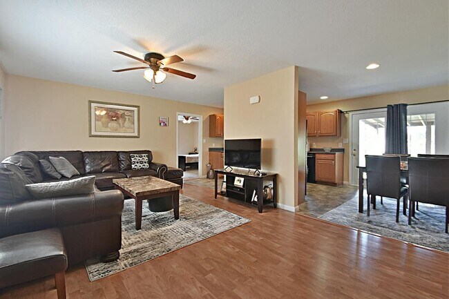 Photo - 6100 Cougar Dr House