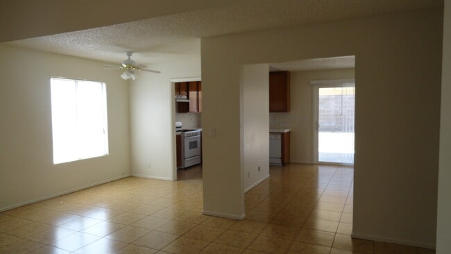 Building Photo - 4417 Newhaven Dr
