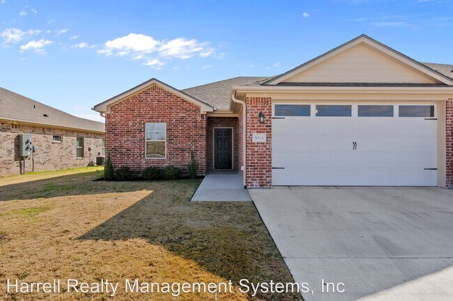 Foto del edificio - 3 br, 2 bath House - 5600 Moose Jaw Circle...