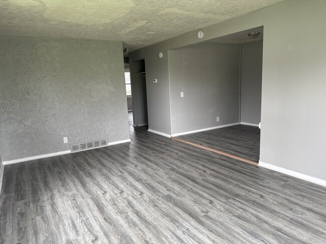 Foto del edificio - 2646 Harmont Ave NE